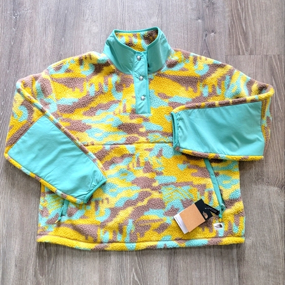The North Face Jackets & Blazers - BRAND NEW The North Face Printed Cragmont Fleece ¼ Snap Women's Size XL